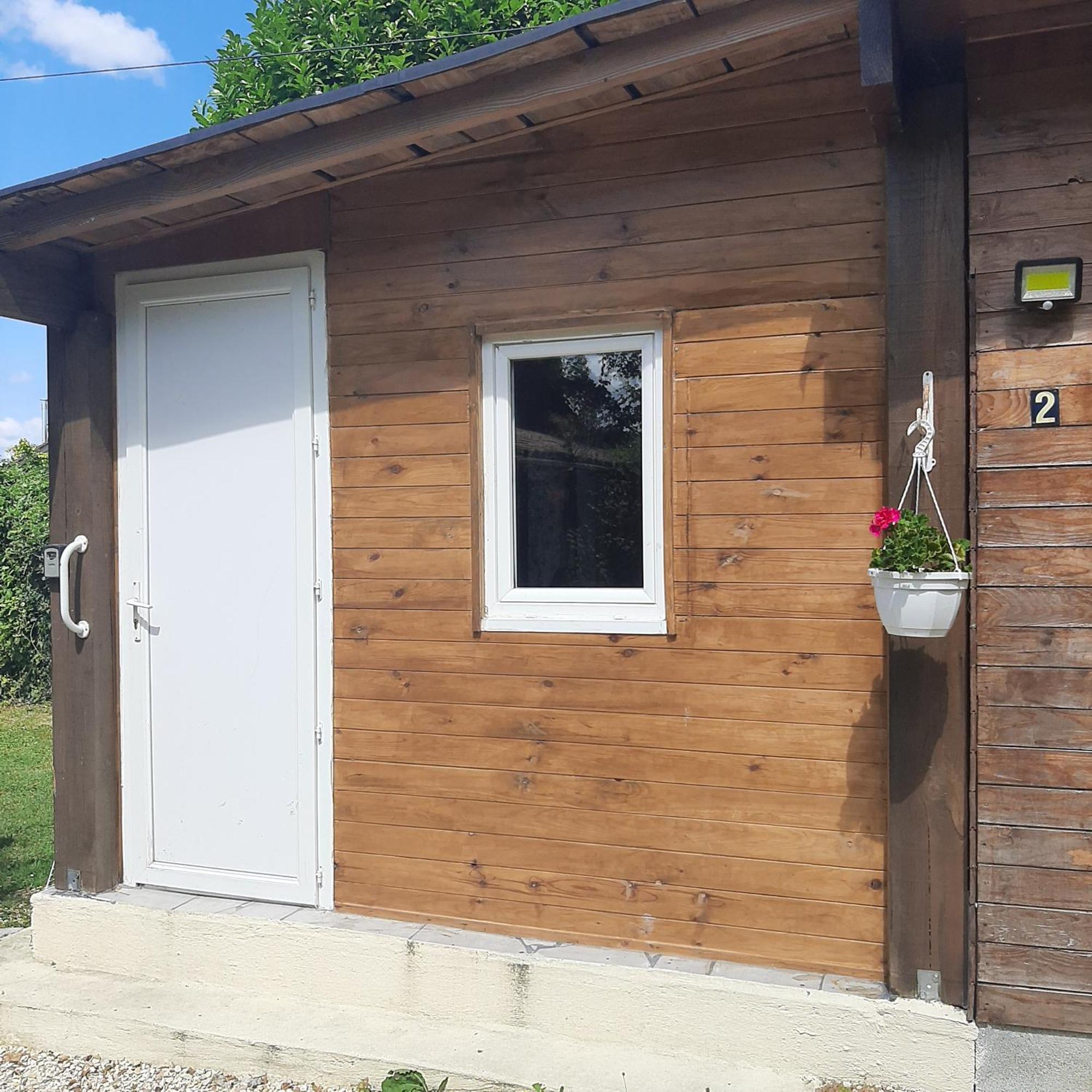 Villa Holiday Chalet 2 Set In Country Side à Bouteilles-Saint-Sébastien Extérieur photo